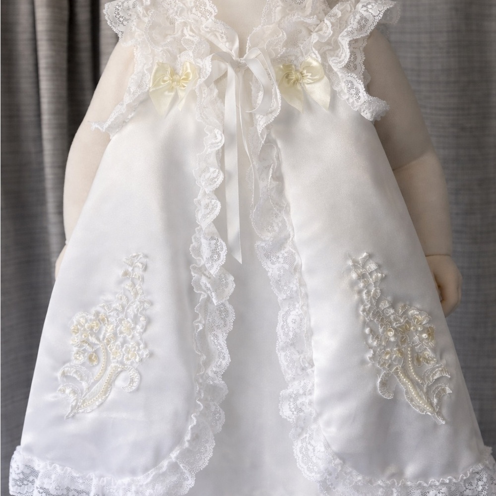 Vintage Baby Christening baptism Cape White Lace Satin Embroidered Coat USA Made